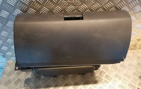 Mercedes-Benz A W169 Glove box
