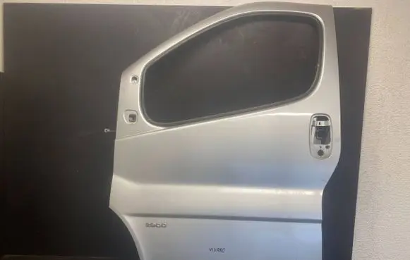 Opel Vivaro Front door