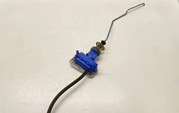 Audi 80 90 S2 B4 Central locking vacuum pump 893862153D 893862123