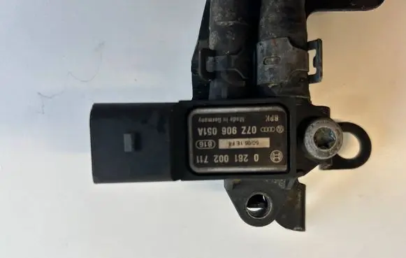 Audi A6 S6 C6 4F Exhaust gas pressure sensor 0281002711 07Z906051A