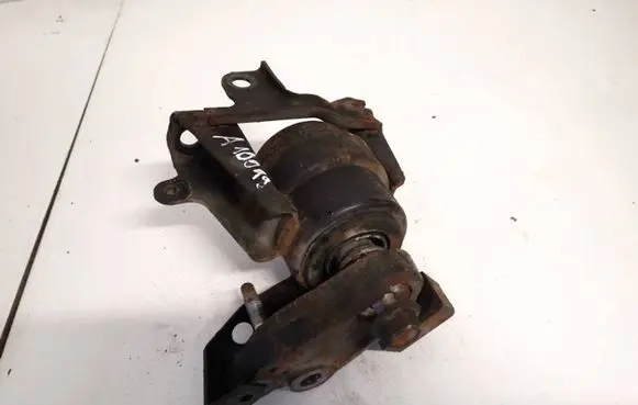 Toyota Corolla Verso AR10 Engine mount bracket