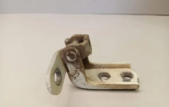 Hyundai Santa Fe Rear door lower hinge