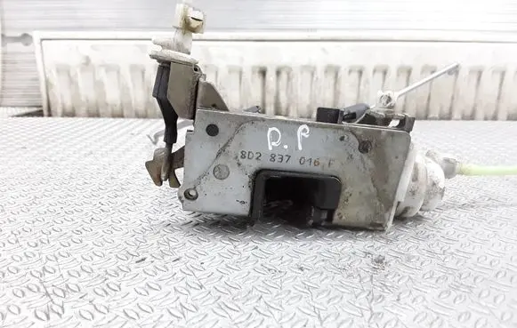 Audi A8 S8 D2 4D Front door lock 8D2837016