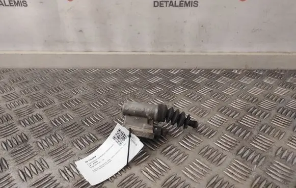 Honda CR-V Clutch master cylinder 