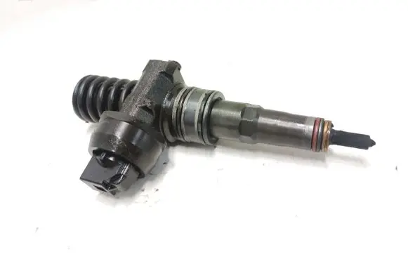 Volkswagen Caddy Fuel injector 038130073BN 0414720313