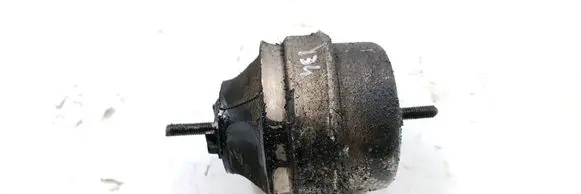 Volkswagen PASSAT B5 Engine mount bracket 8D0199379