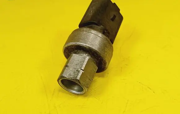 Peugeot 307 Air conditioning (A/C) pressure sensor 9647971280