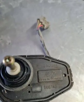 Headlight level adjustment motor