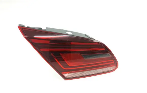 Tailgate rear/tail lights