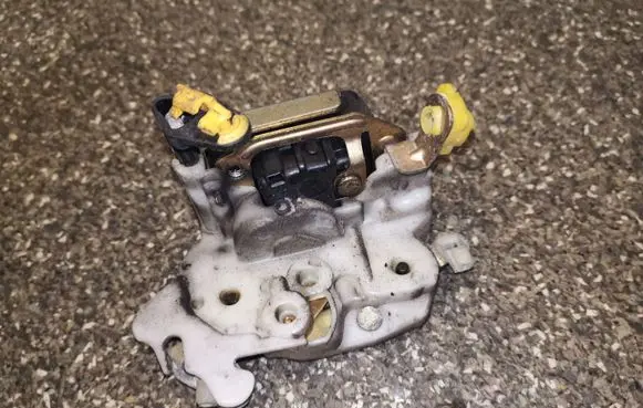 Nissan Micra Front door lock 