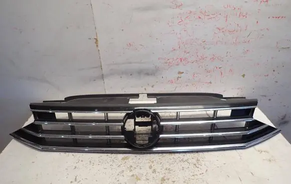 Volkswagen PASSAT B8 Front bumper upper radiator grill 3G0853651AN