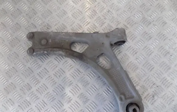 Citroen DS4 Front lower control arm/wishbone