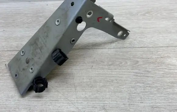 Porsche Panamera (970) Fender mounting bracket 97050435505
