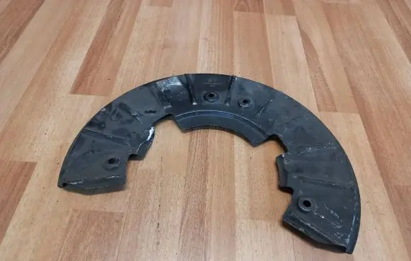 Volkswagen Touareg I Front brake disc dust cover plate 7L0615311B