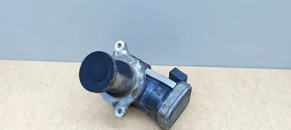 Mercedes-Benz E W211 EGR valve 00005320C5