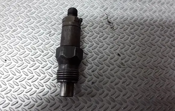 Renault Megane I Fuel injector LCR6735401D