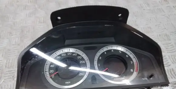 Volvo V70 Speedometer (instrument cluster) 31254536