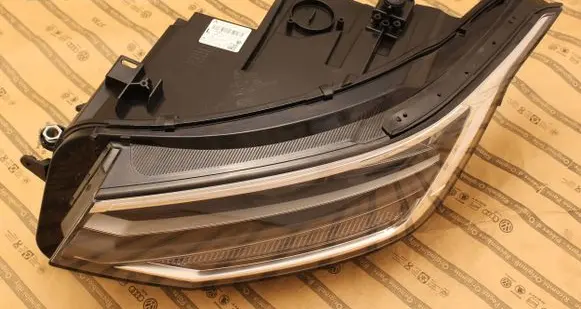 Volkswagen Tiguan Headlight/headlamp 5NB941035G