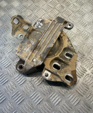 Engine mount bracket