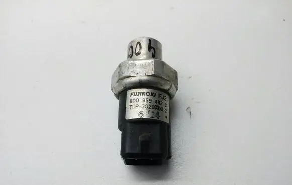 Volkswagen PASSAT B5.5 Air conditioning (A/C) pressure sensor 8D0959482B