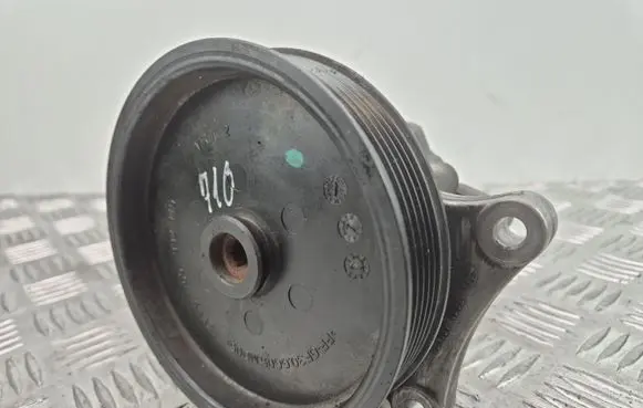 Mercedes-Benz E W212 Power steering pump A0054668201 7693955149