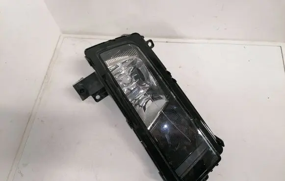 Volkswagen Touran III Front fog light 1046002
