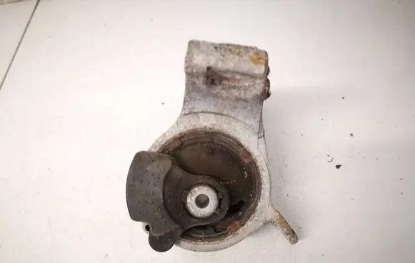 Honda Insight Engine mount bracket 