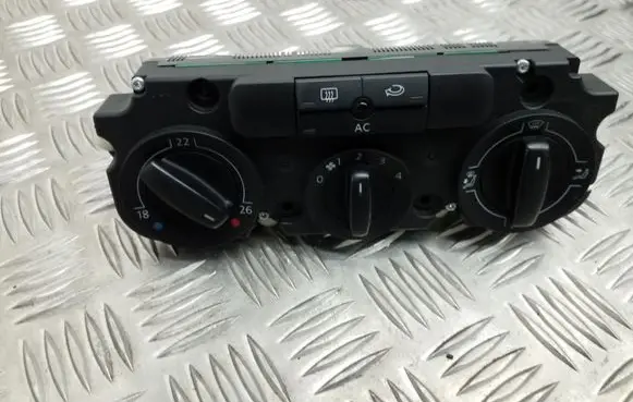 Volkswagen PASSAT B6 Climate control unit 1K0820047GK