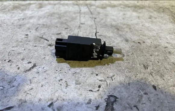 Mercedes-Benz E W211 Brake pedal sensor switch 0015454009
