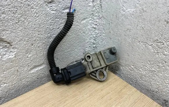 Peugeot 3008 I Crankshaft position sensor 9664732180