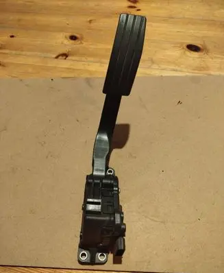 Renault Twingo II Accelerator throttle pedal 6PV00908504 8200426241 8200426241E