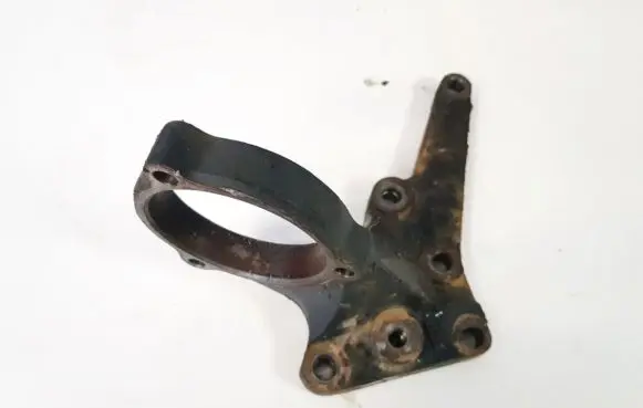 Nissan X-Trail T30 Engine mounting bracket