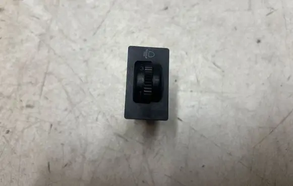 Toyota Corolla Verso AR10 Headlight level height control switch 8415202021