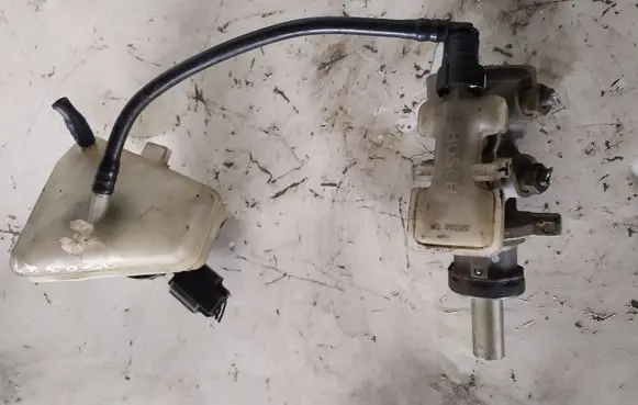 Ford Focus Master brake cylinder
