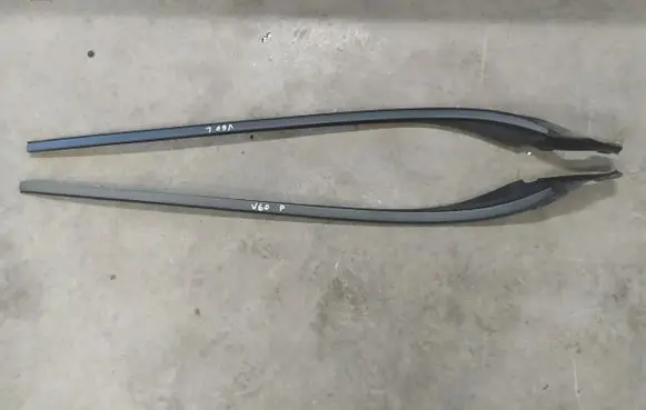 Volvo V60 Front door windshield rail 