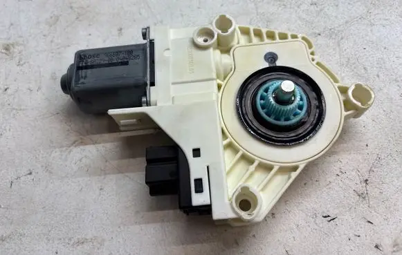 Audi A4 S4 B8 8K Rear door window regulator motor 966607100