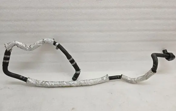 Engine coolant pipe/hose