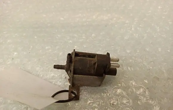 Mercedes-Benz E W123 Vacuum valve 
