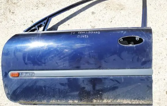 Renault Laguna I Front door melynos