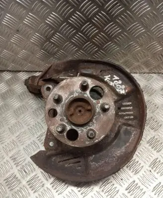 Toyota Avensis T220 Rear wheel hub