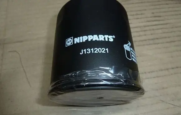 Oil filter mounting bracket