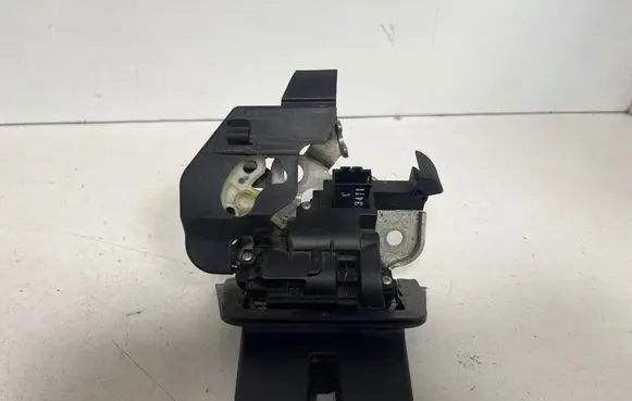 Loading door lock