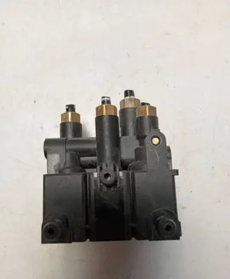 Land Rover Defender Air conditioning (A/C) expansion valve LPLA5B710AB LPLA-5B710-AB
