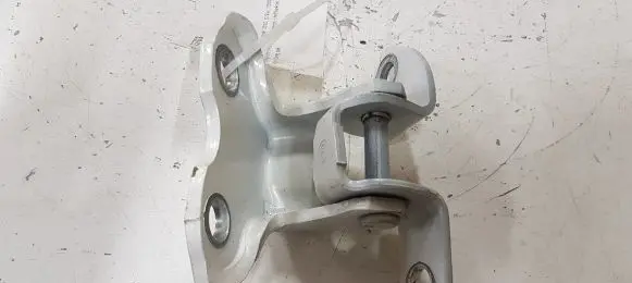 Toyota Prius (XW30) Rear door upper hinge