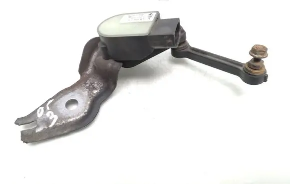 Volkswagen Touareg I Air suspension front height level sensor 7L0616214B