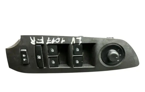 Chevrolet Trax Electric window control switch CFR4B737419 25872074