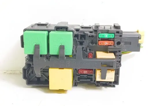 Peugeot 308 Fuse module 9806192580