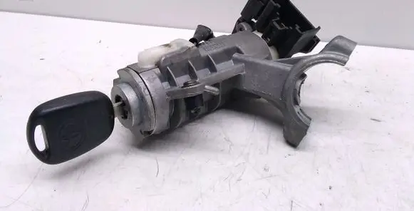 Toyota Avensis T220 Ignition lock 45020052