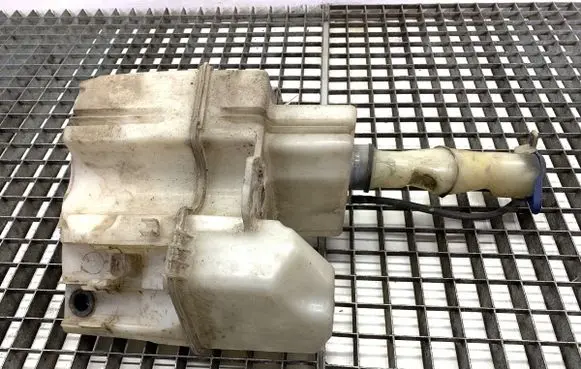 Volvo S60 Windshield washer fluid reservoir/tank 