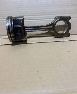 Volkswagen Polo IV 9N3 Piston with connecting rod 76L82